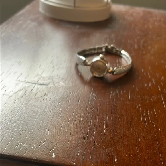 Elegant Silver Women's Bracelet Watch - Picture 1 of 2